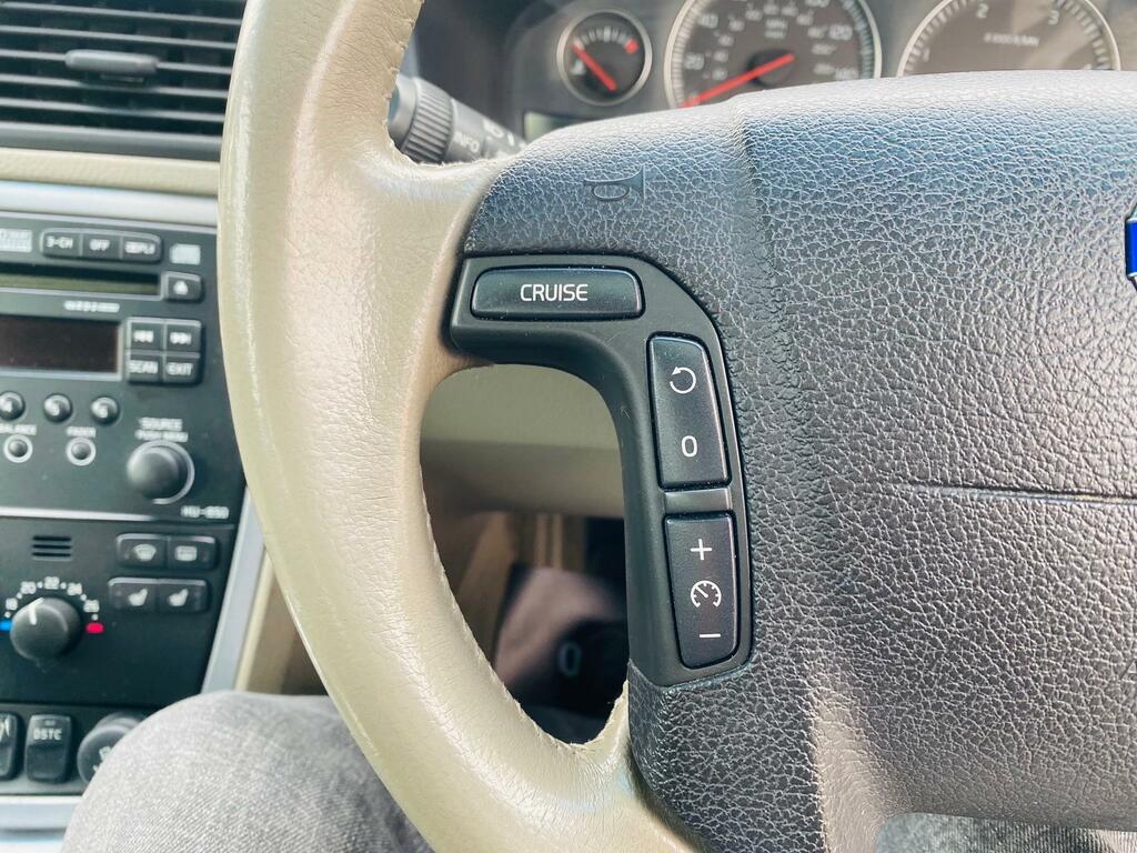 Volvo XC70 Estate Green #20