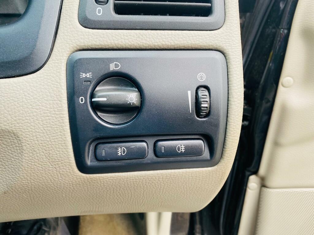 Volvo XC70 Estate Green #21