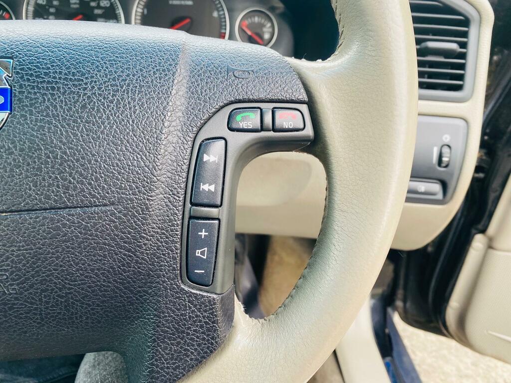 Volvo XC70 Estate Green #19