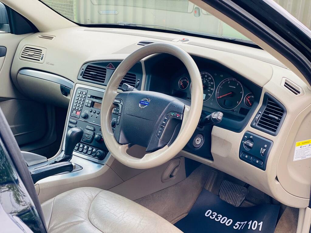 Volvo XC70 Estate Green #16