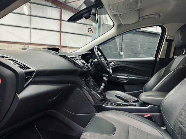 Ford Kuga 2.0 Tdci Titanium Suv 2Wd Euro 6 FA15JHV Black #3