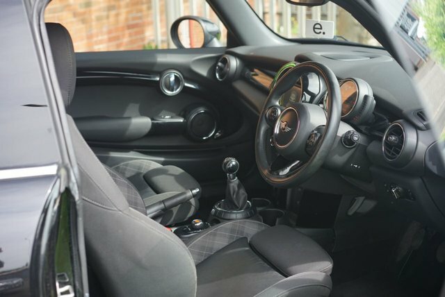 Mini Hatch 2.0 Cooper S Hatchback Euro 6 S MC16JCJ Black #3