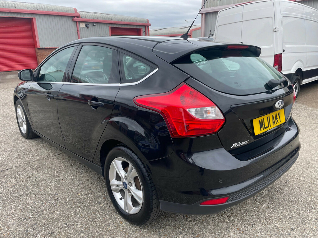 Ford Focus 1.6 Zetec Hatchback Black #5