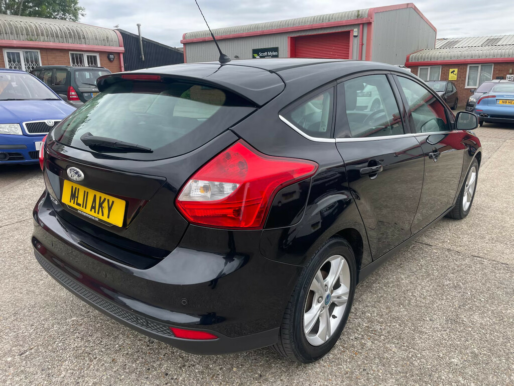 Ford Focus 1.6 Zetec Hatchback Black #3