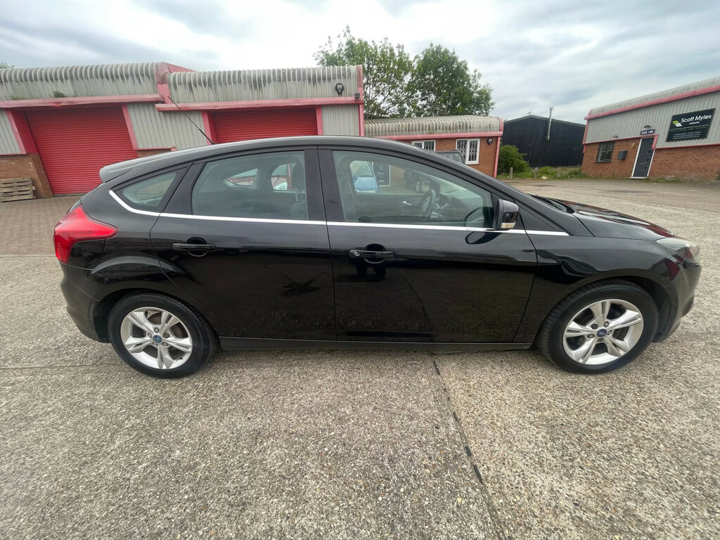 Ford Focus 1.6 Zetec Hatchback Black #2