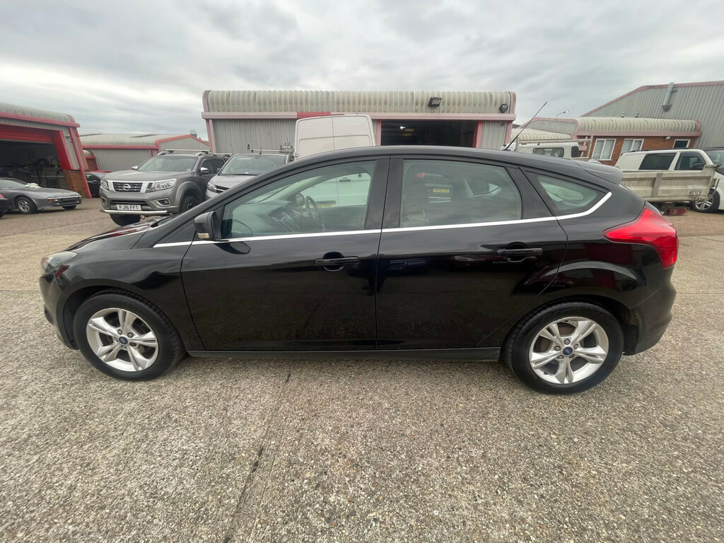 Ford Focus 1.6 Zetec Hatchback Black #6