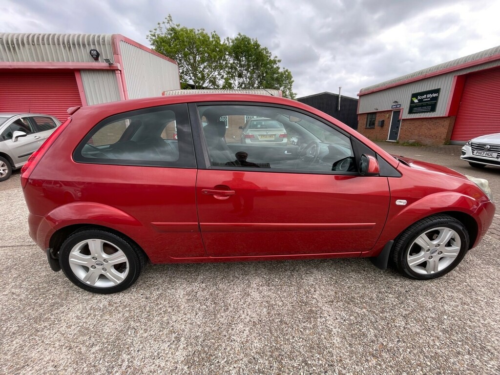Ford Fiesta 1.25 Zetec Climate Hatchback EA08GLV Red #2