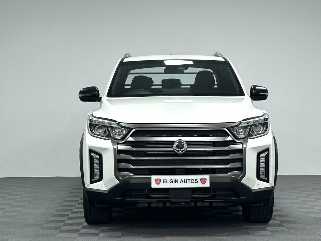 SsangYong Musso 2.2L Saracen Platinum White #2