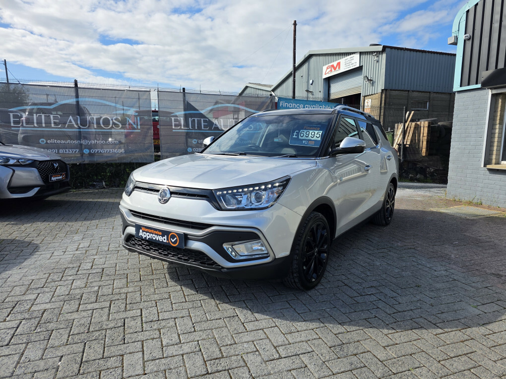 SsangYong Tivoli XLV 1.6 D Elx Black #3