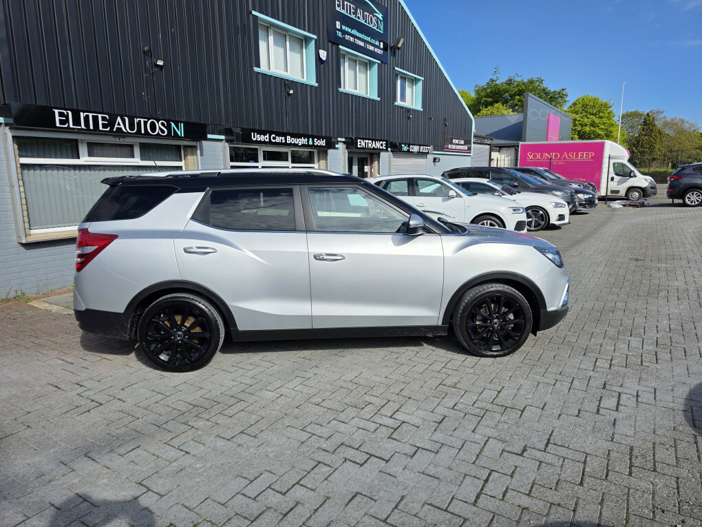 SsangYong Tivoli XLV 1.6 D Elx Black #4