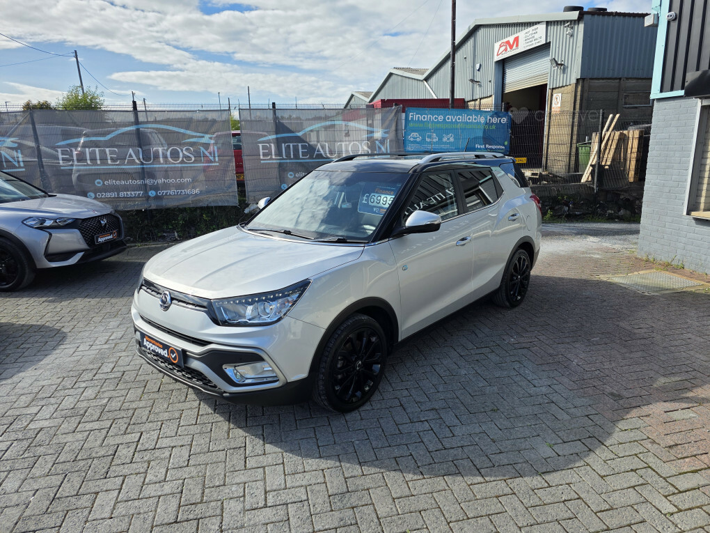 SsangYong Tivoli XLV 1.6 D Elx Black #2