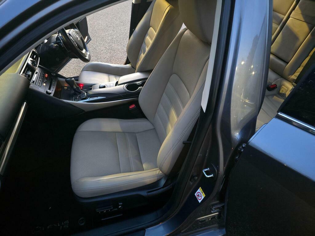 Lexus IS 300H F-sport Cvt Navigation Red #48