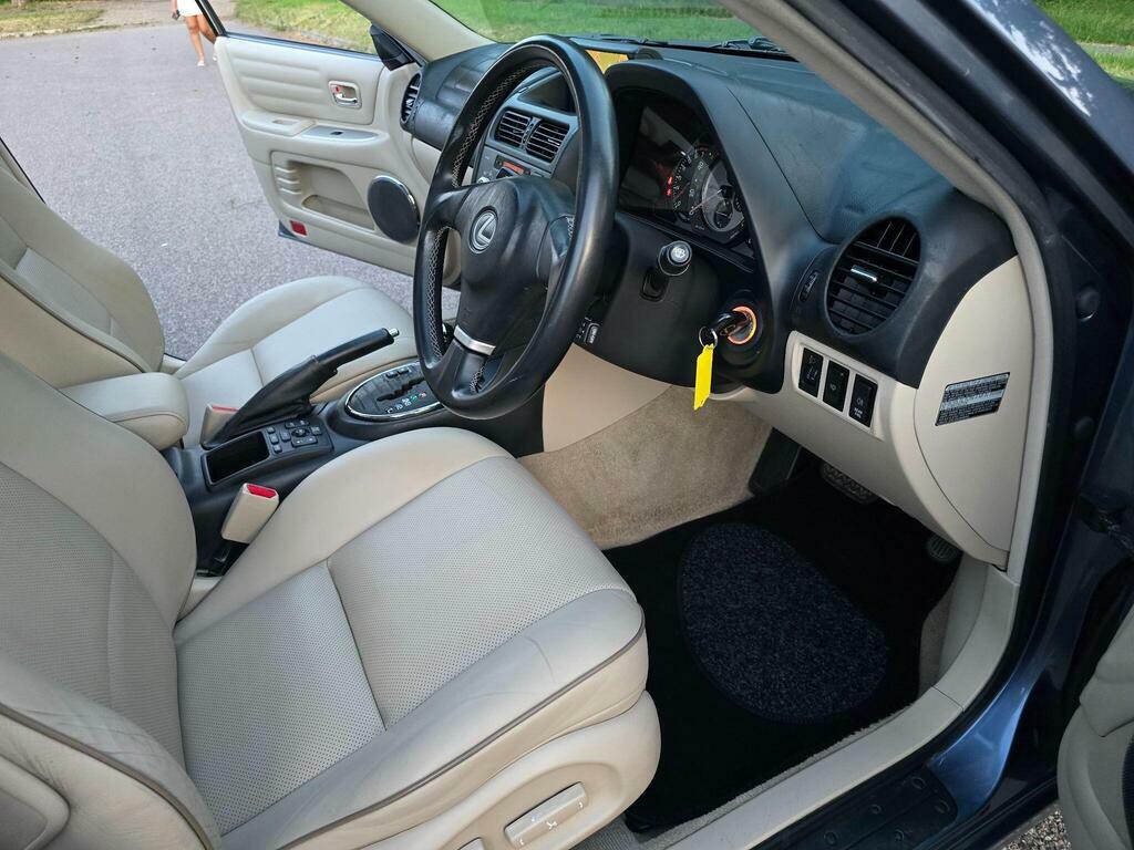 Lexus IS Silver #64