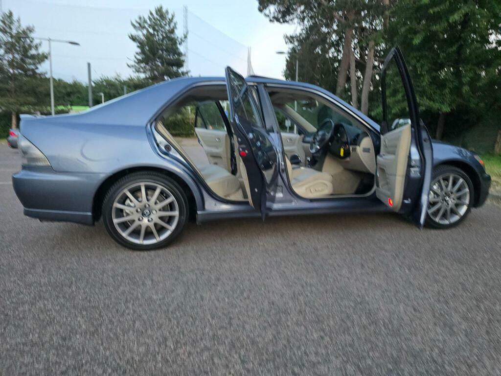 Lexus IS Silver #98