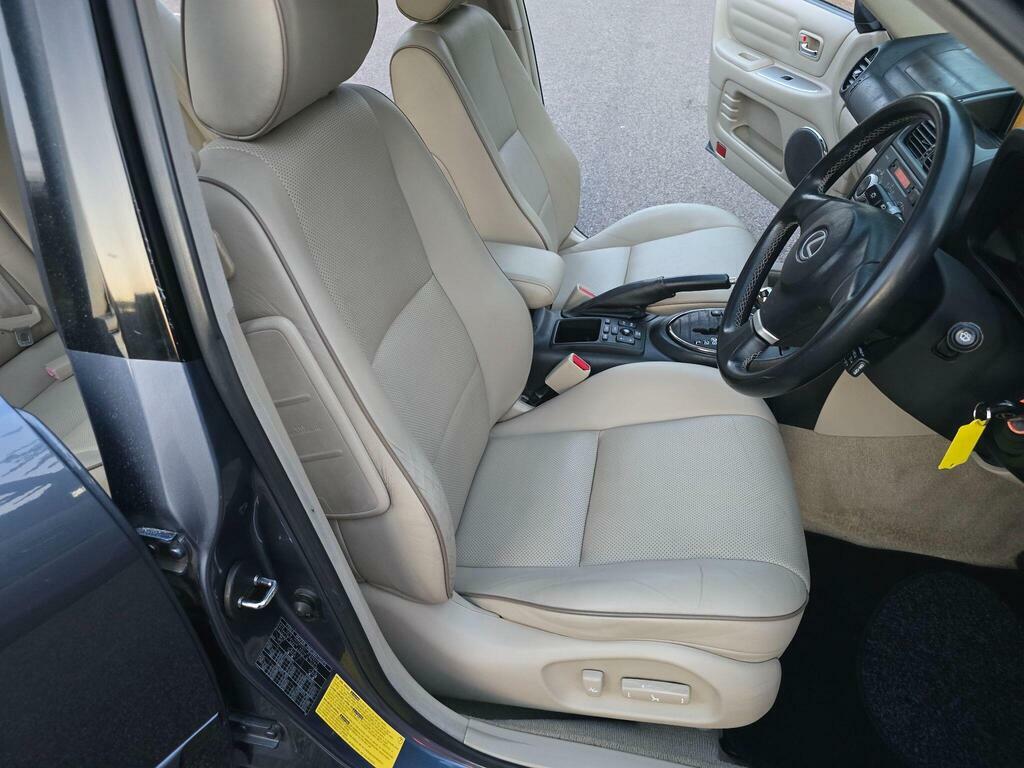 Lexus IS Silver #69