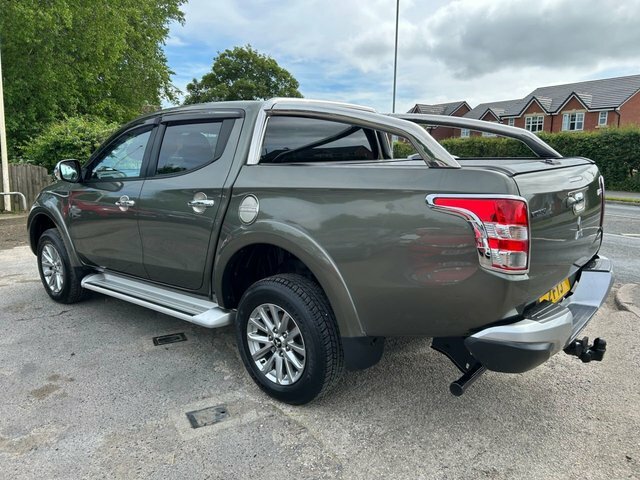 Mitsubishi L200 2018 2.4 Di-d Dc Barbarian Pickup Double Cab D WN18NHL Green #6