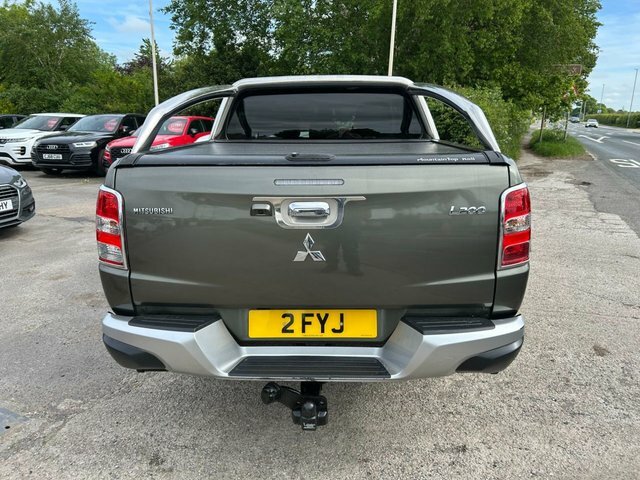 Mitsubishi L200 2018 2.4 Di-d Dc Barbarian Pickup Double Cab D WN18NHL Green #4