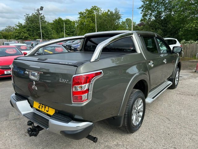 Mitsubishi L200 2018 2.4 Di-d Dc Barbarian Pickup Double Cab D WN18NHL Green #3