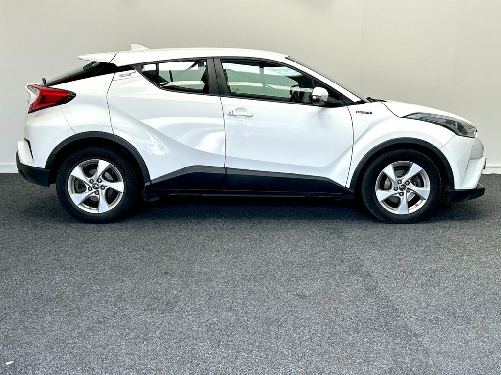 Toyota C-Hr 1.8L Icon YK67VYH White #4