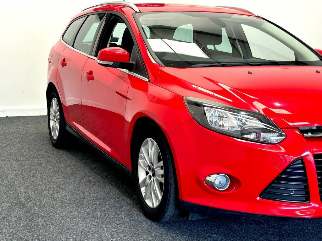 Ford Focus Estate CA14AXZ Red #5