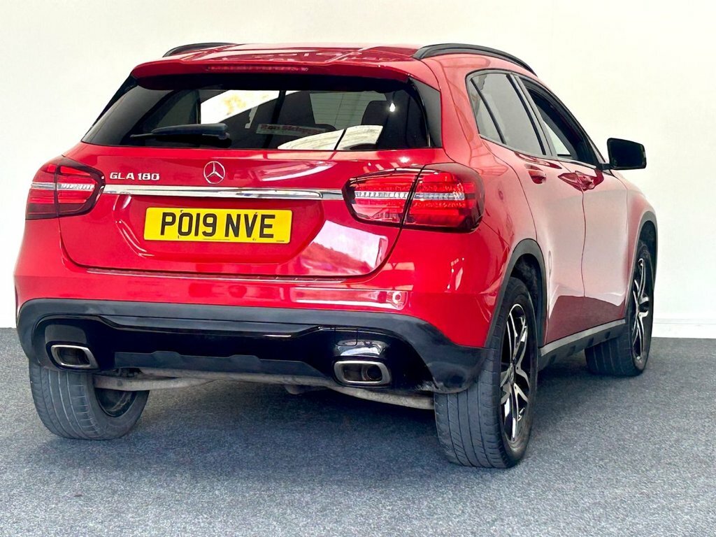 Mercedes-Benz GLA Class 1.6L Urban Edition PO19NVE Red #4