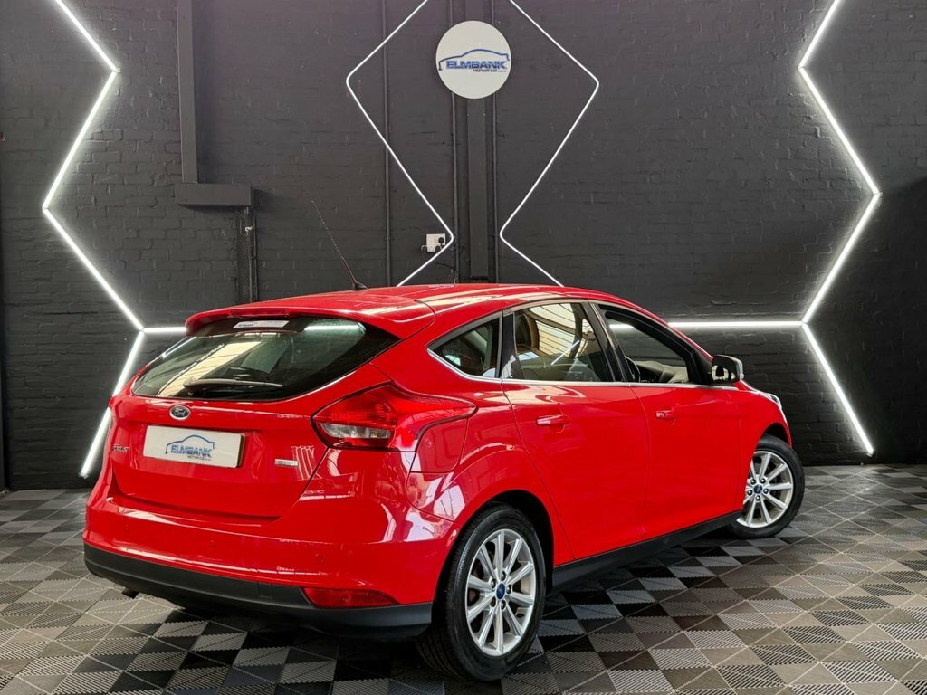 Ford Focus 1L Titanium WM64NKN Red #3