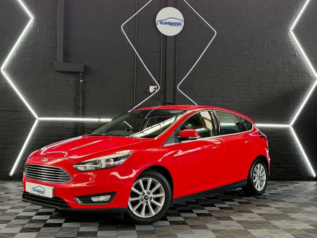 Ford Focus 1L Titanium Red