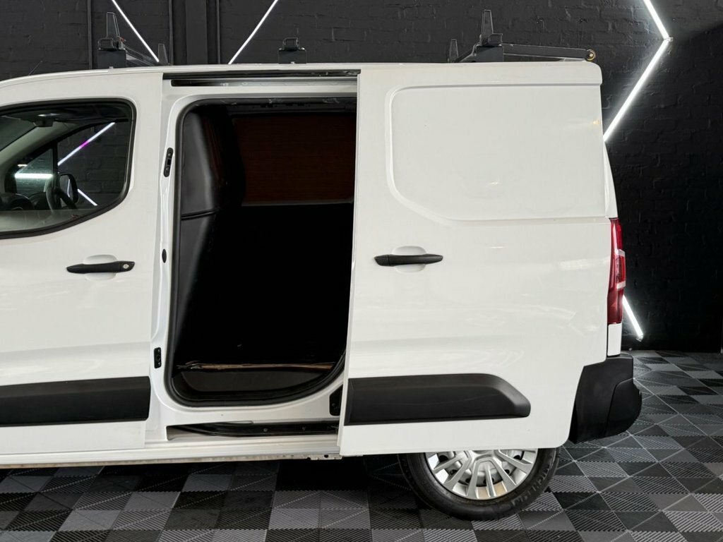 Toyota Proace City 1.5L Active MF72WOV White #4