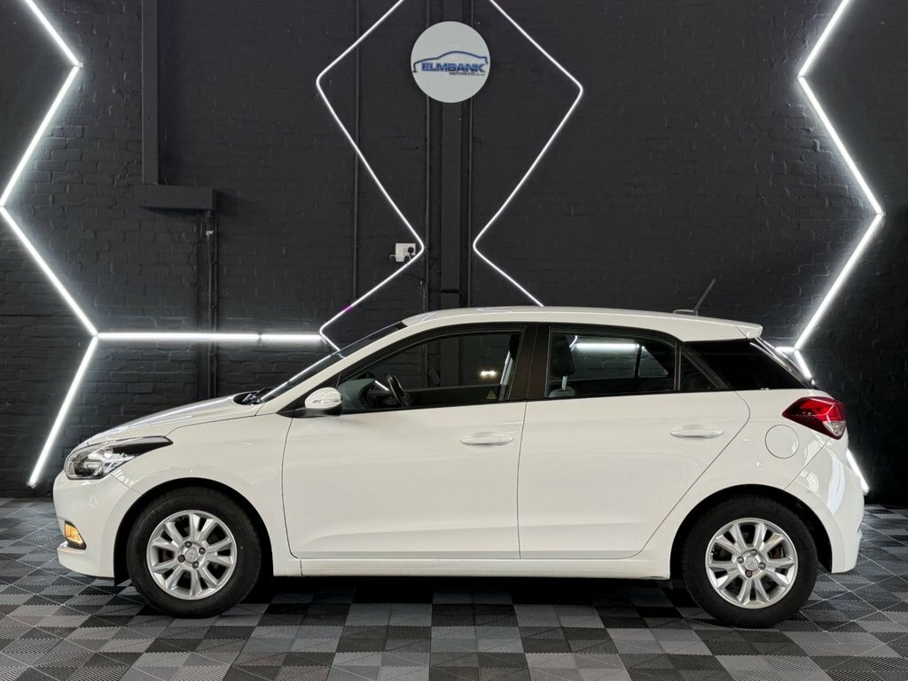 Hyundai I20 1.2L Se White #3