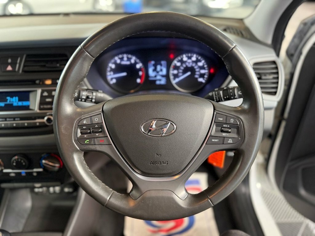 Hyundai I20 1.2L Se White #6