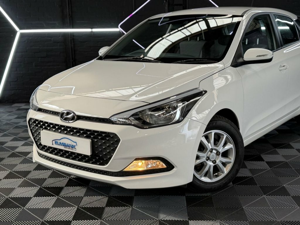 Hyundai I20 1.2L Se White #2