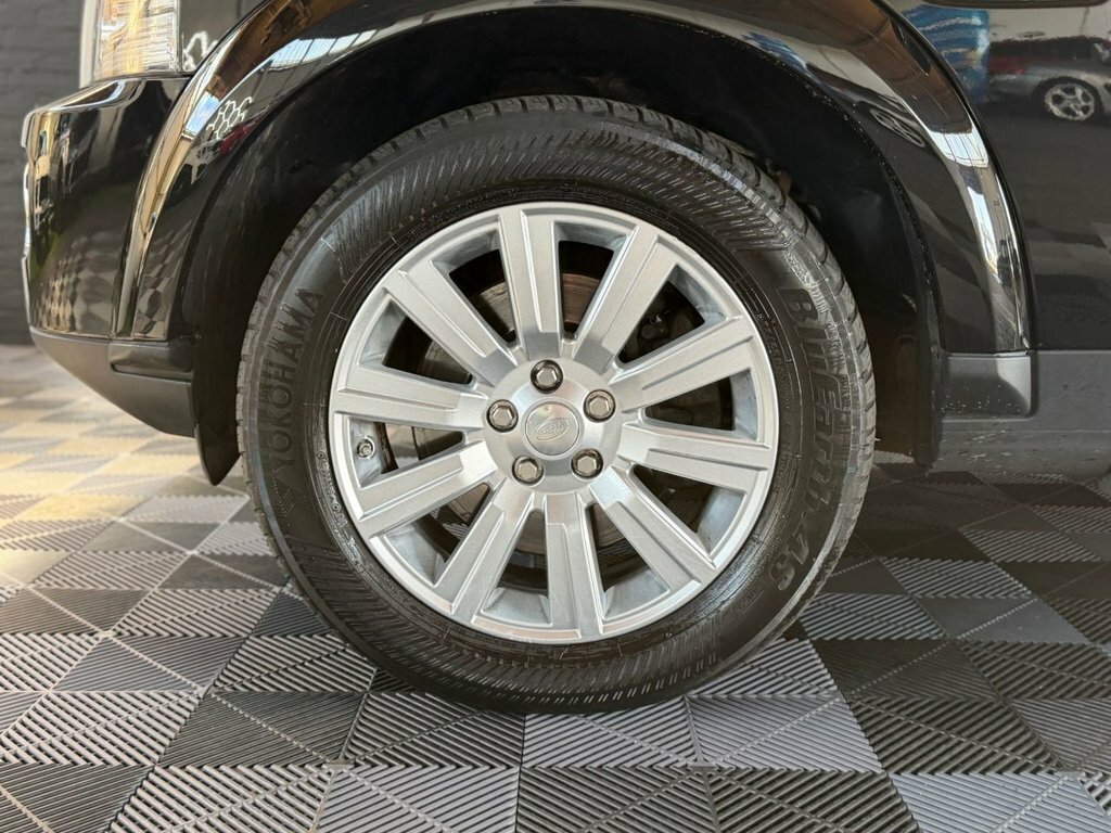 Land Rover Discovery 4 3L Se Black #4
