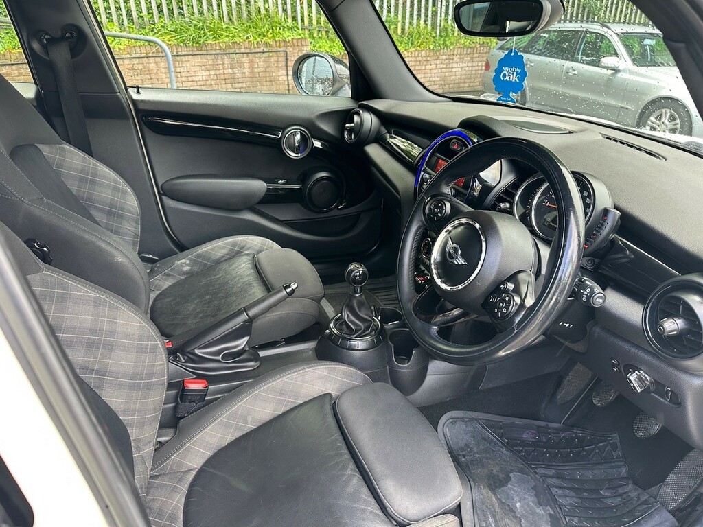 Mini Hatch Mpv 2.0 2015 YG65YKK White #2