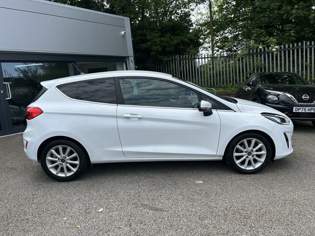 Ford Fiesta Hatchback 1.0 T Ecoboost Titanium 2017 HJ67NLM White #6