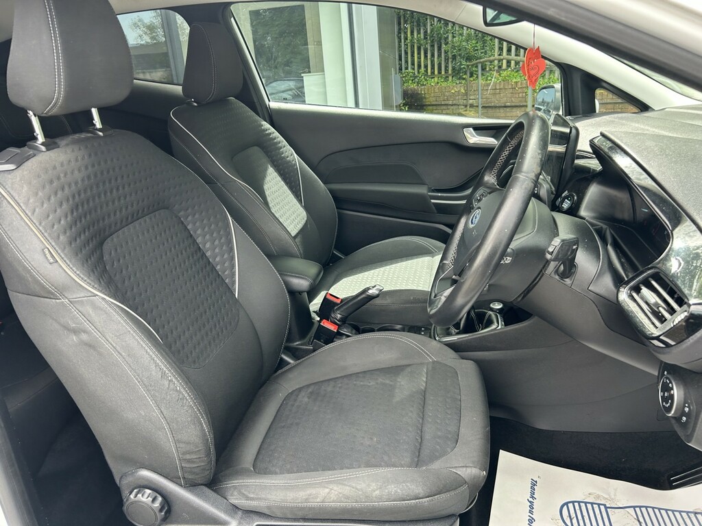 Ford Fiesta Hatchback 1.0 T Ecoboost Titanium 2017 HJ67NLM White #2
