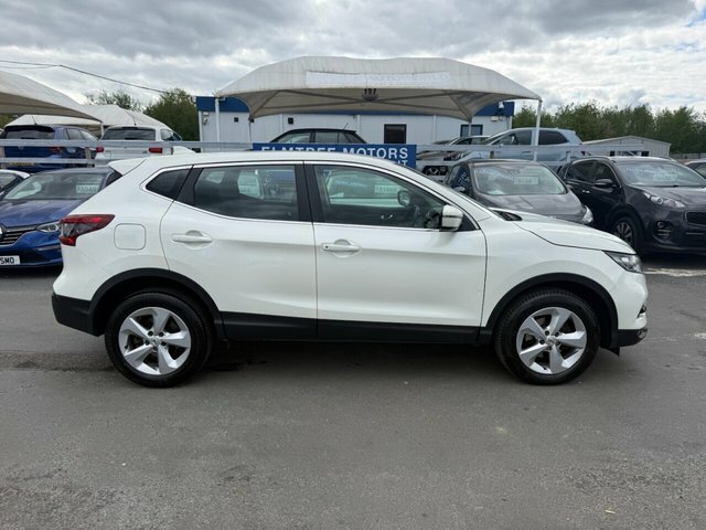 Nissan Qashqai 1.3 Dig-t Acenta Premium Suv Manua KE69HCZ White #3