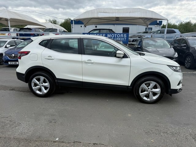 Nissan Qashqai 1.3 Dig-t Acenta Premium Suv Manua KE69HCZ White #4
