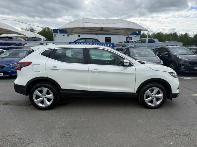 Nissan Qashqai 1.3 Dig-t Acenta Premium Suv Manua KE69HCZ White #2
