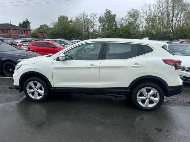 Nissan Qashqai 1.5 Turbo Dci Acenta Premium Suv M DY19MMV White #3