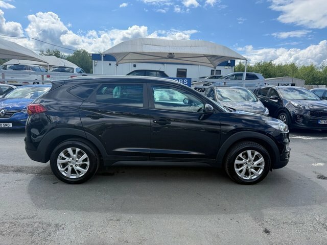 Hyundai Tucson 1.6 Gdi Blue Drive Se Edition Suv NL68GNK Black #3