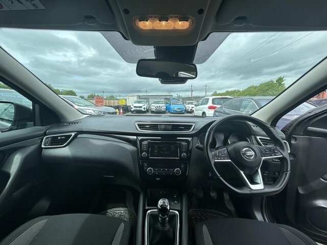 Nissan Qashqai 1.3 Dig-t Acenta Premium Suv Manua KO69ADX Black #2
