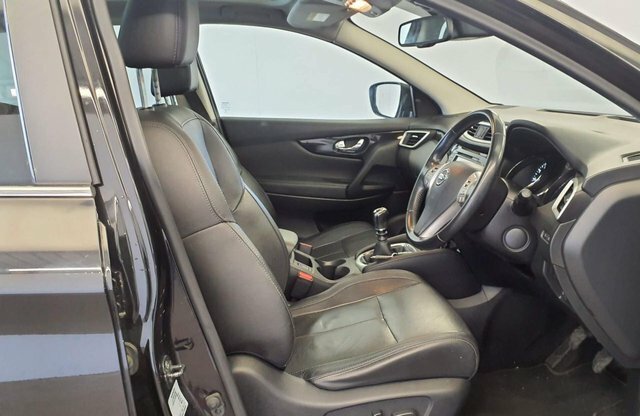 Nissan Qashqai 1.6 Dig-t Tekna Edition Suv DG16YVN Black #2