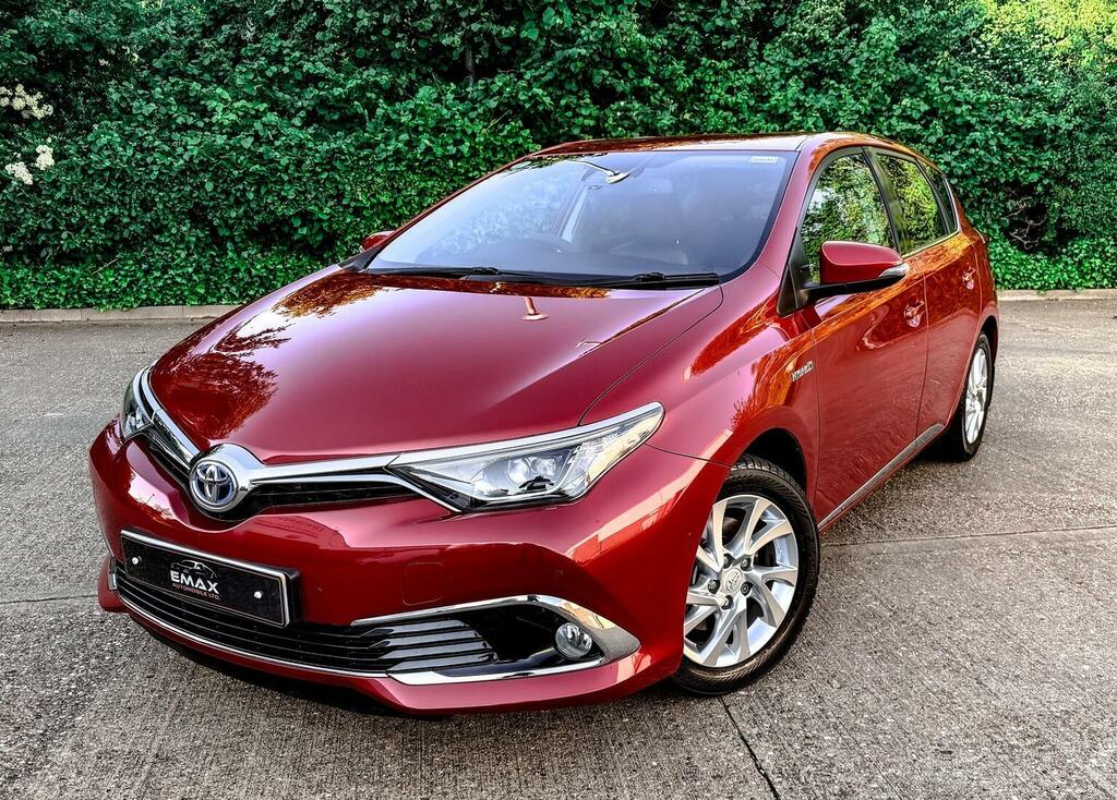 Toyota Auris 1.8 Vvt-h Excel Cvt Euro 6 Ss Safety Sense Red