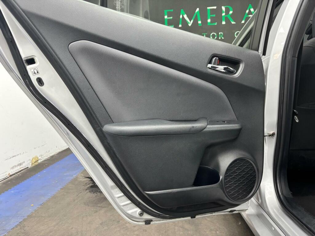 Toyota Prius 1.8L Vvt-i Active 121 Bhp White #38