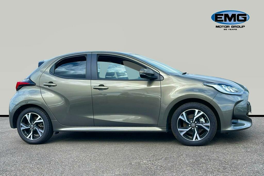 Toyota Yaris 1.5 Vvt H Design Hatchback Hybrid E Cvt AK74OHO Brown #3