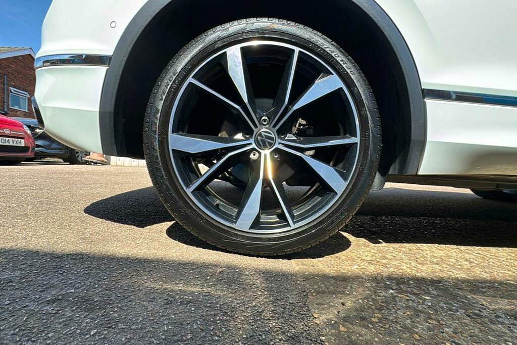 Volkswagen Tiguan 2.0 Tdi R Line Suv Dsg Ss CE72NBD White #6