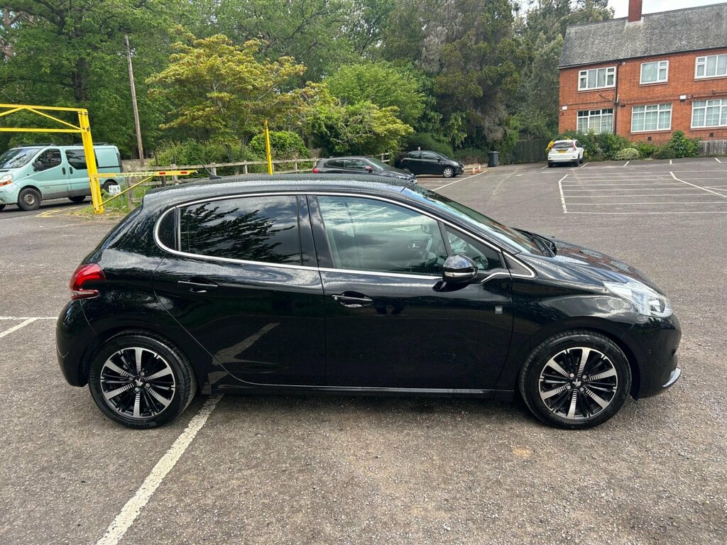 Peugeot 208 1.2 Puretech Tech Edition Euro 6 Ss KF19ULH Black #3
