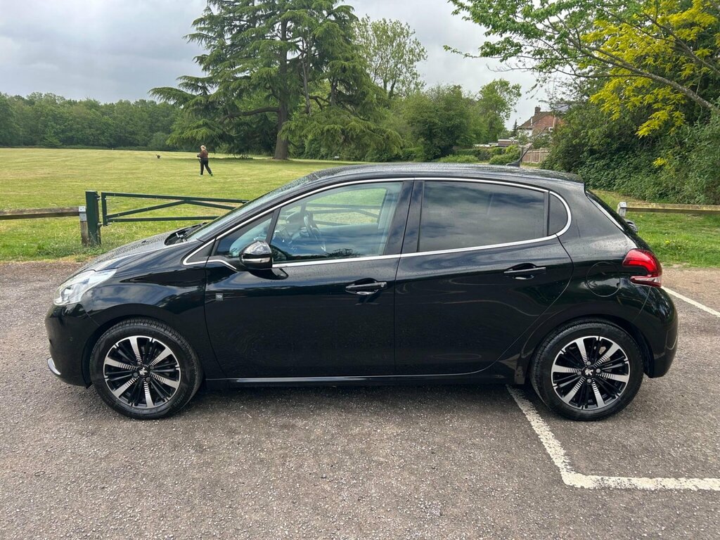 Peugeot 208 1.2 Puretech Tech Edition Euro 6 Ss KF19ULH Black #2