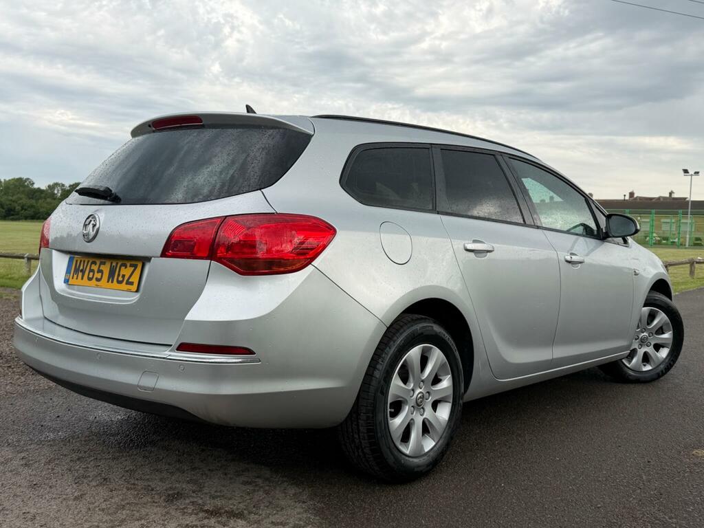 Vauxhall Astra 1.6 Cdti Ecoflex Design Sports Tourer Euro 6 Ss MV65WGZ Silver #4
