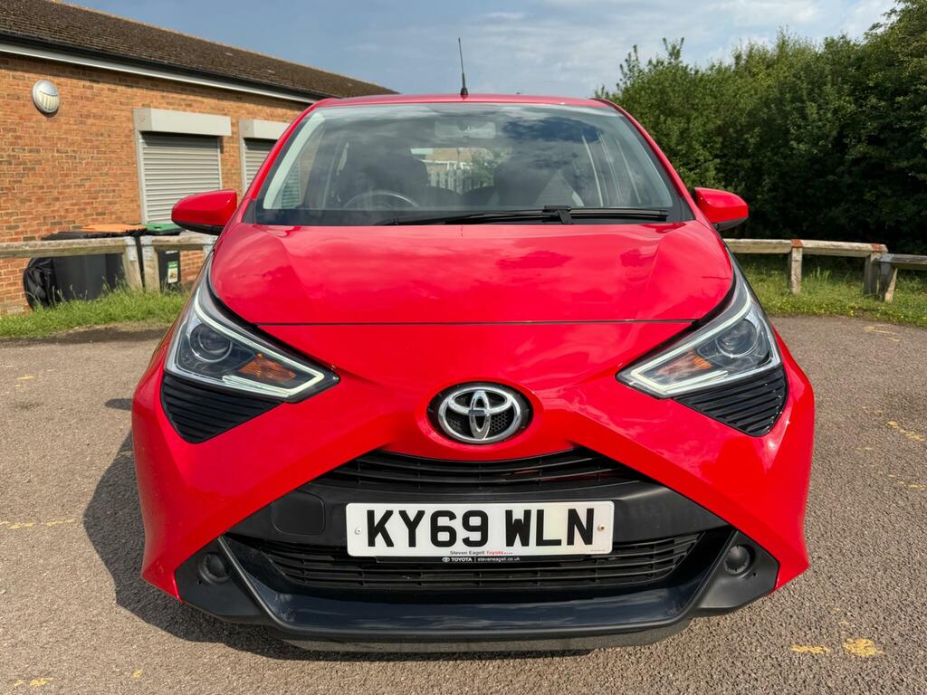 Toyota Aygo 1.0 Vvt-i X-play Euro 6 KY69WLN Red #2